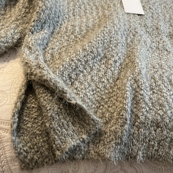 Ladies sweater sage green. Large very soft and warm V-neck. NWT - Picture 6 of 6